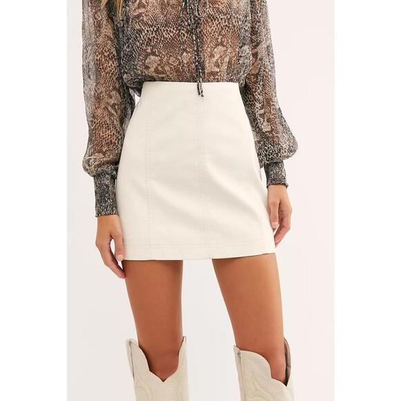 NWT Free People Modern Femme Cream Snow Vegan Leather Short Mini Skirt- Size 6 - Picture 2 of 9